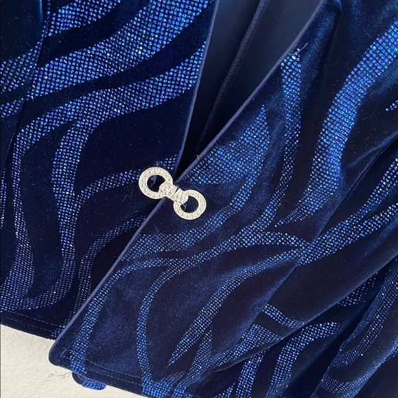 R & M Richards Blue Blazer with Subtle Pattern - Picture 4 of 7